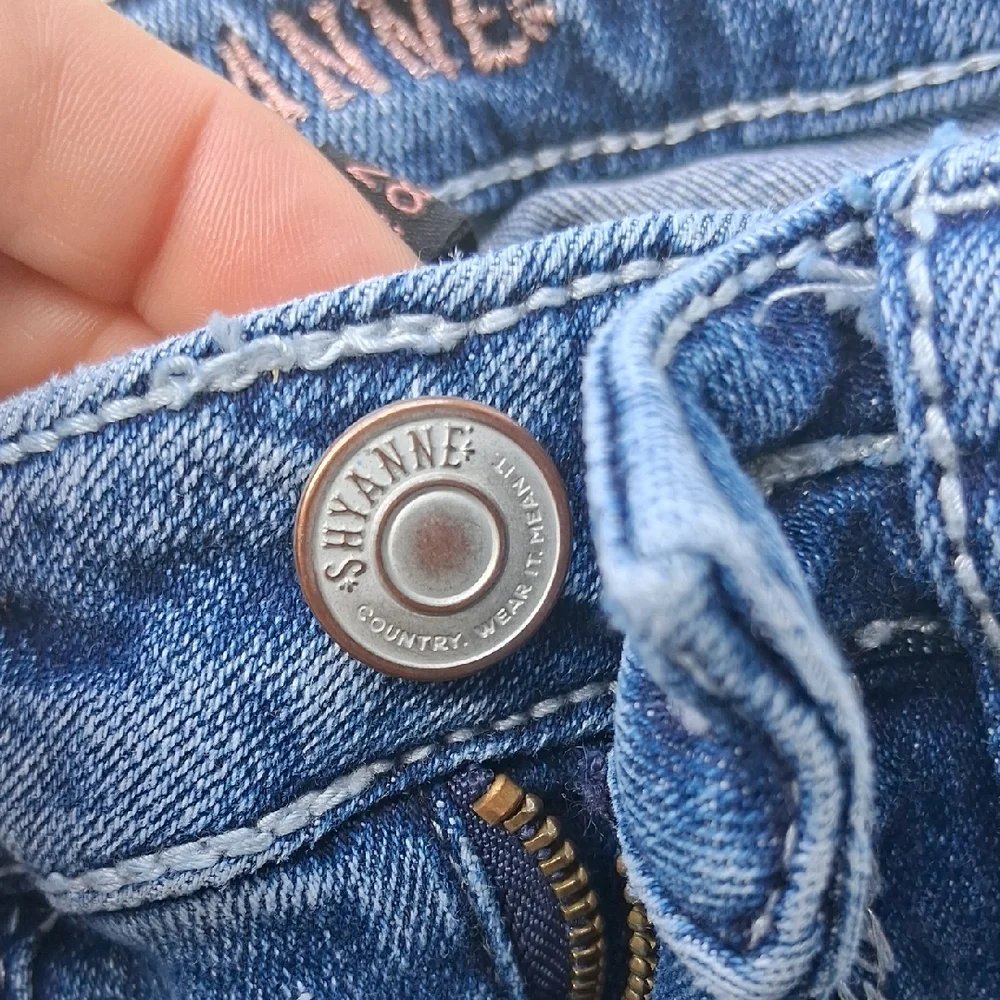 Classic Blue Women's Jeans - Picture 4 of 9